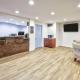 Super 8 by Wyndham Victoria - South - Hwy 59, Victoria (photo 7)