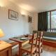 Studio cabine au pied des pistes, idéal pour 4 personnes, proche village enfants, parking inclus - FR-1-694-66