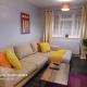 Poynters House - Huku Kwetu Luton & Dunstable - Spacious 2 Bedroom House-Private garden and parking