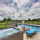 Chic Williamstown Retreat with Pool and Hot Tub!, Williamstown (fotografie 3)