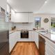 Stillwater Chalet A - Amazing Lakefront 2BR Chalet l BBQ l Gym l Tennis l Indoor Pool, Crackenback (fotografie 9)
