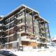 3***, chaleureux, 3 pièces, 6 pers., proche pistes et commerces, WIFI - FR-1-304-77 La Clusaz - Foto 2