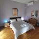 Penthouse spacious w super wifi & terrace, 2 min from metro, Athen - Foto 1