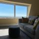 Sky Lounge - Beachfront top floor apartment with stunning veiws Kent - Foto 2