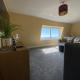Sky Lounge - Beachfront top floor apartment with stunning veiws Kent - Foto 7