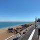 Sky Lounge - Beachfront top floor apartment with stunning veiws Kent - Foto 5