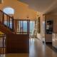 Yellow Tulip with Breakfast, BBQ Grill & Pet Home by StayVista, Coonoor - Foto 8