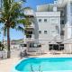 Prédio com apartamentos completos, com piscina e a passos da praia - Agua Marinha, Florianópolis - Foto 1