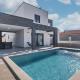 Modern villa Maeni with private pool in Pula, Pula (fotografie 2)