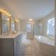 Large Luxury House, King Beds and More, Hot Tub, Theater, Fireplace, Game Room, Ping-pong, Pool Table, Air Hockey, Arcade, River, Big Kitchen, Nice Porch, Quiet, Good for Families and Large Groups, Near UGA Golf Course, Close to UGA & Stanford Stadium, Athens (zdjęcie 7)