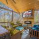 Large Luxury House, King Beds and More, Hot Tub, Theater, Fireplace, Game Room, Ping-pong, Pool Table, Air Hockey, Arcade, River, Big Kitchen, Nice Porch, Quiet, Good for Families and Large Groups, Near UGA Golf Course, Close to UGA & Stanford Stadium, Athens (zdjęcie 5)