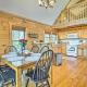 Quaint Cabin with Deck and Loft 10 Mi to Lake Lure! - Foto 9