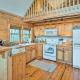 Quaint Cabin with Deck and Loft 10 Mi to Lake Lure! - Foto 10