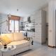 GuestHost - Cozy Apartment near the Hospital with 2 Balconies!, Piza (zdjęcie 5)