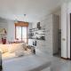 GuestHost - Cozy Apartment near the Hospital with 2 Balconies!, Piza (zdjęcie 4)