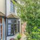 Pieman's Cottage - Pulborough, West Sussex Cottage - sunny courtyard, Pulborough