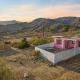 Lil Pink - Million Dollar Views on 2 acres!