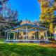 Bright, Updated Waterfront Cottage Pets Welcome!
