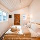 Mini Shortboard Room with a Queen Bed, Stinson Beach (photo 5)