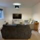 Large 2 bedroom apartment, 4 beds one 1 en-suite, Free parking Nr Chelt Elmore and Quays, Gloucester