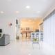 Clintonvilla 4-bedroom with pool near to Airport, Negombo (foto 9)