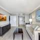 Lavish beachfront condo with rooftop pool/spa/gym, Marco Island (Foto 5)