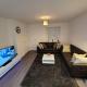 New build home with WI-FI, Smart TV, dedicated office floor, large terrace and Free parking, Milton Keynes (Foto 3)