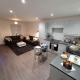 New build home with WI-FI, Smart TV, dedicated office floor, large terrace and Free parking, Milton Keynes