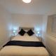 New build home with WI-FI, Smart TV, dedicated office floor, large terrace and Free parking, Milton Keynes (Foto 2)