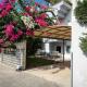 Pame Rentals - Cozy Glyfada Stay with Free Parking, Athen - Foto 1