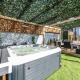 Stunning house close to the stadium + Hot tub!, Liverpool