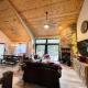 Gorgeous cabin 3bdrm/3bth, hot tub, fireplace, kid/pet friendly