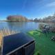 Lakeside Retreat 1 with hot tub, private fishing peg situated at Tattershall Lakes Country Park, Tattershall (foto 2)