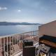 Apartment Sutalo with Hot Tub, Komarna