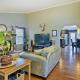 Home with Hot Tub 7 Mi to Edmonds Waterfront!, Lynnwood (Foto 4)
