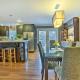 Home with Hot Tub 7 Mi to Edmonds Waterfront!, Lynnwood (Foto 10)