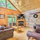 Cabin with Hot Tub and Deck about 7 Mi to Pigeon Forge!, Sevierville - Fotografie 6