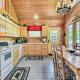 Cabin with Hot Tub and Deck about 7 Mi to Pigeon Forge!, Sevierville - Fotografie 8