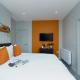 Apartment Three - Free Private Car Park - sleeps 6 - 3 shower rooms - by Ocean City Retreats Plymouth - Foto 3
