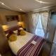 Lakeside Retreat 1 with hot tub, private fishing peg situated at Tattershall Lakes Country Park, Tattershall (foto 5)