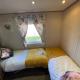Lakeside Retreat 1 with hot tub, private fishing peg situated at Tattershall Lakes Country Park, Tattershall (foto 9)