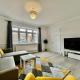 Stylish 3 Bed Chigwell Home with Free Parking - Photo 1