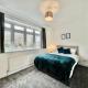 Stylish 3 Bed Chigwell Home with Free Parking - Photo 8