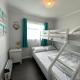 Macs Shack, Two bed Chalet on California Sands Holiday Park - Sleeps 5, pet friendly, includes FREE pool passes - plus bed linen and towels included - only 300m from the beach!, Great Yarmouth (zdjęcie 2)
