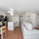 Cook and Gather Around in a Fully Equipped Apartment, Austin (zdjęcie 6)