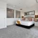 Your Family Getaway - Rooftop Spa & Pool!, Окленд - Фото 8
