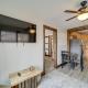 Hilltop Hideaway with Scenic Views and Hot Tub!, West Jefferson (fotografie 5)