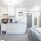 Stylish Studio 8 with Kitchenette by CB Stays no minimum stays Cambridge - Photo 7
