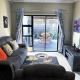 Cosy Family Home with BBQ Area and Stunning Patio, Кейптаун - Фото 1