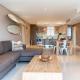 Modern Beachfront Eden on the Bay 210- 2 bedroom, 2 bathroom, Bloubergstrand - Fotografie 1